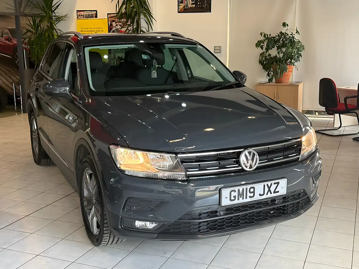 Used 2019 Volkswagen Tiguan Match Grey - Interior and Exterior details 2
