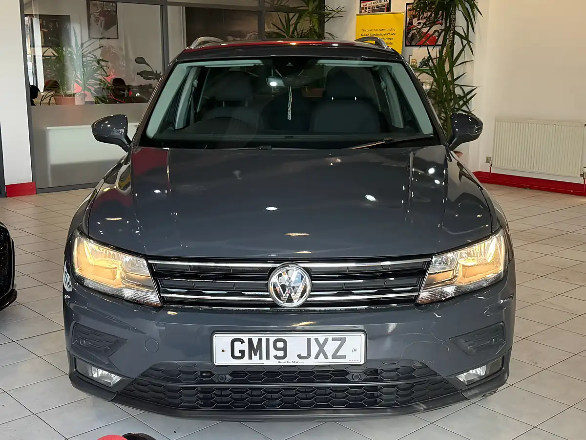 Used 2019 Volkswagen Tiguan Match Grey - Interior and Exterior details 3