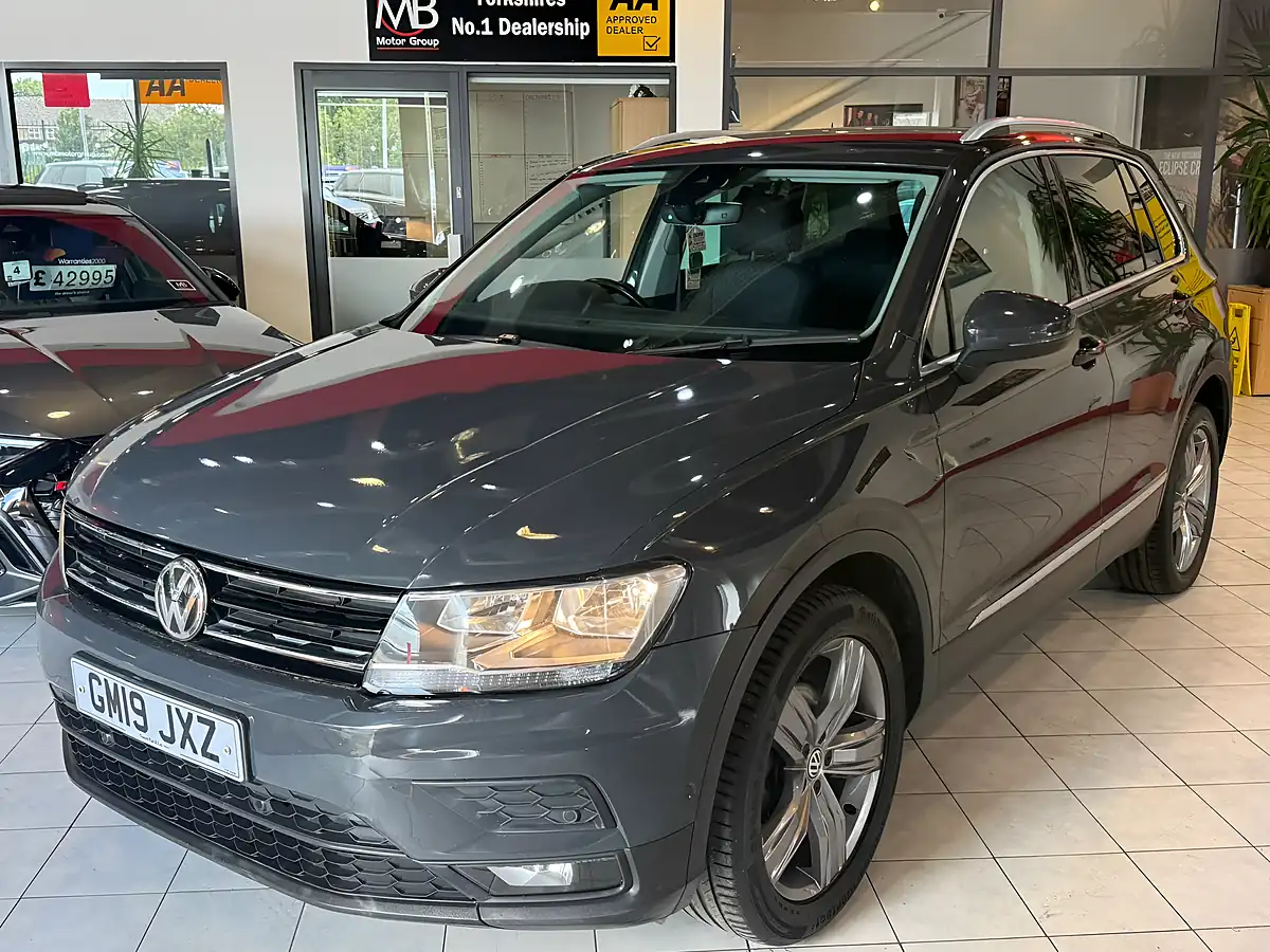 Used 2019 Volkswagen Tiguan Match Grey - Interior and Exterior details 4