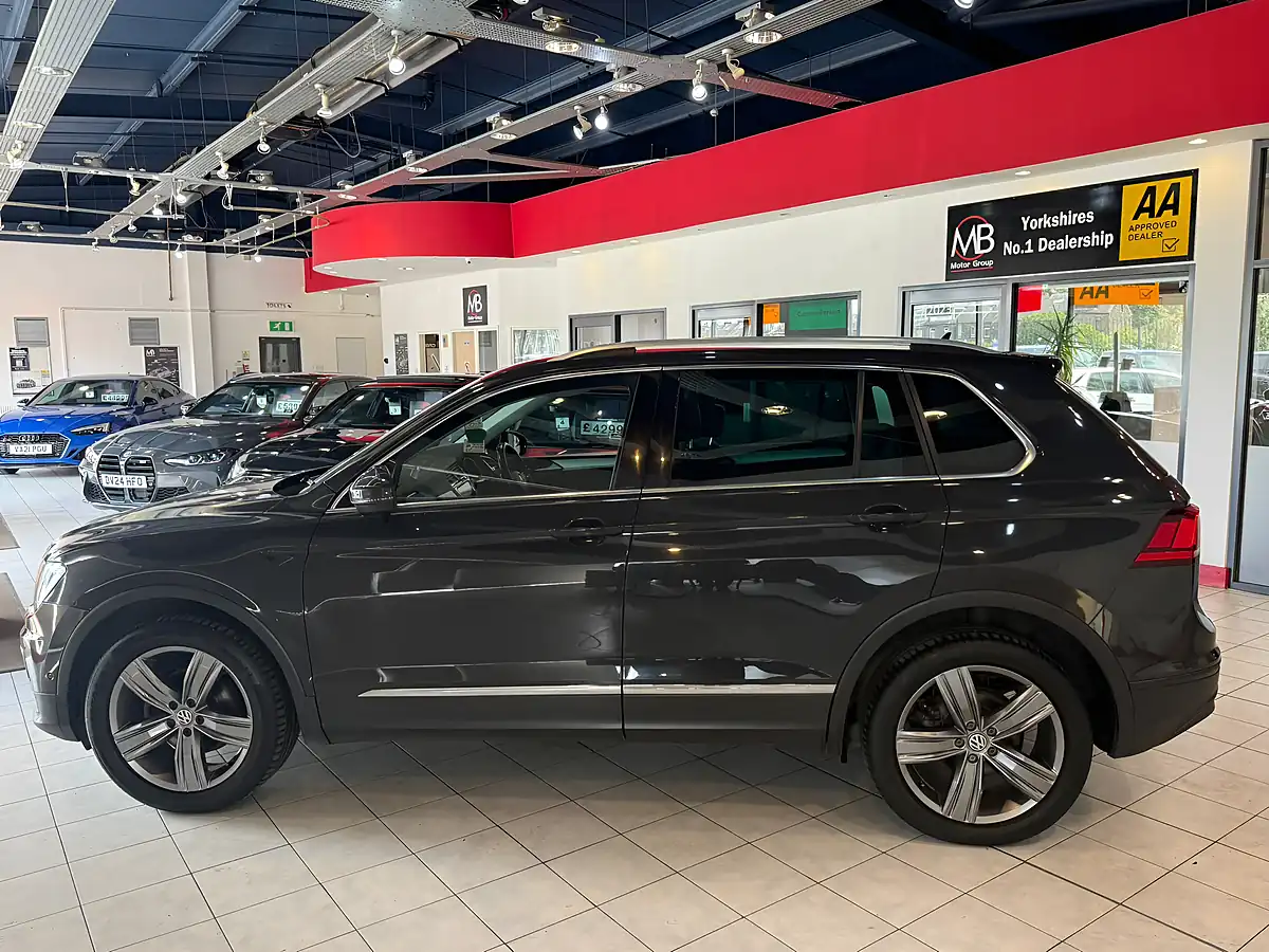 Used 2019 Volkswagen Tiguan Match Grey - Interior and Exterior details 5