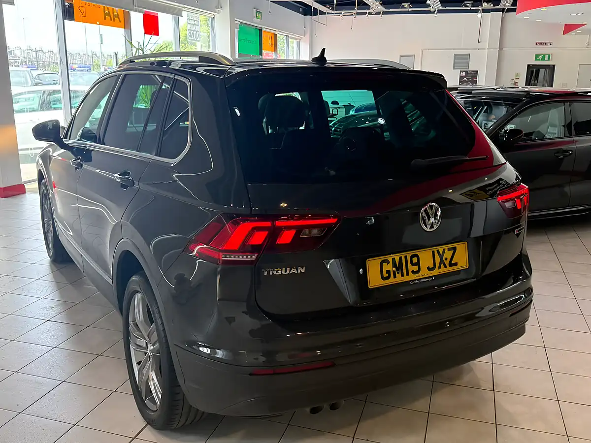 Used 2019 Volkswagen Tiguan Match Grey - Interior and Exterior details 6
