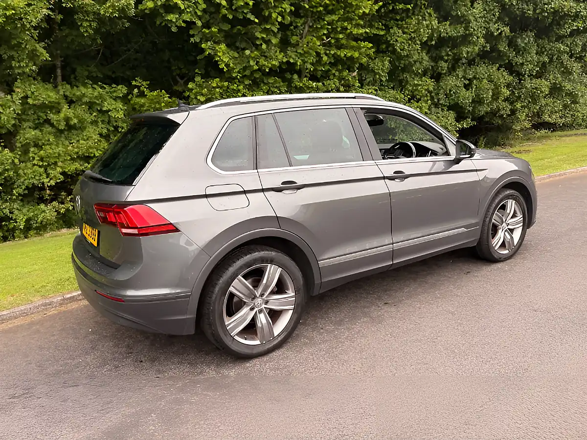 Used 2019 Volkswagen Tiguan Match Grey - Interior and Exterior details 8