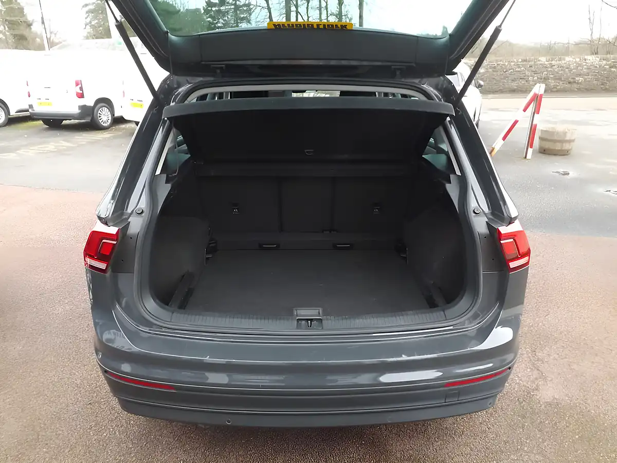 Used 2019 Volkswagen Tiguan Match Grey - Interior and Exterior details 10