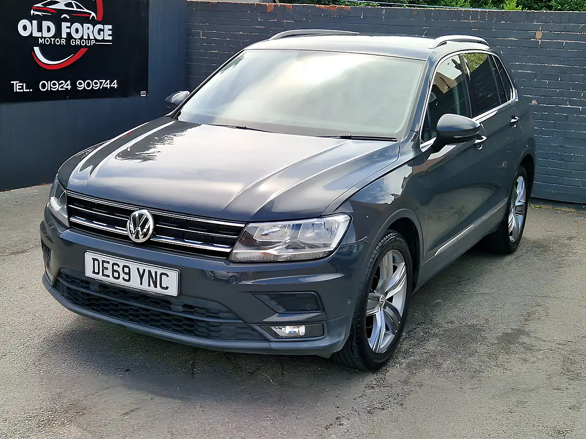 Used 2019 Volkswagen Tiguan Match Grey - Interior and Exterior details 5