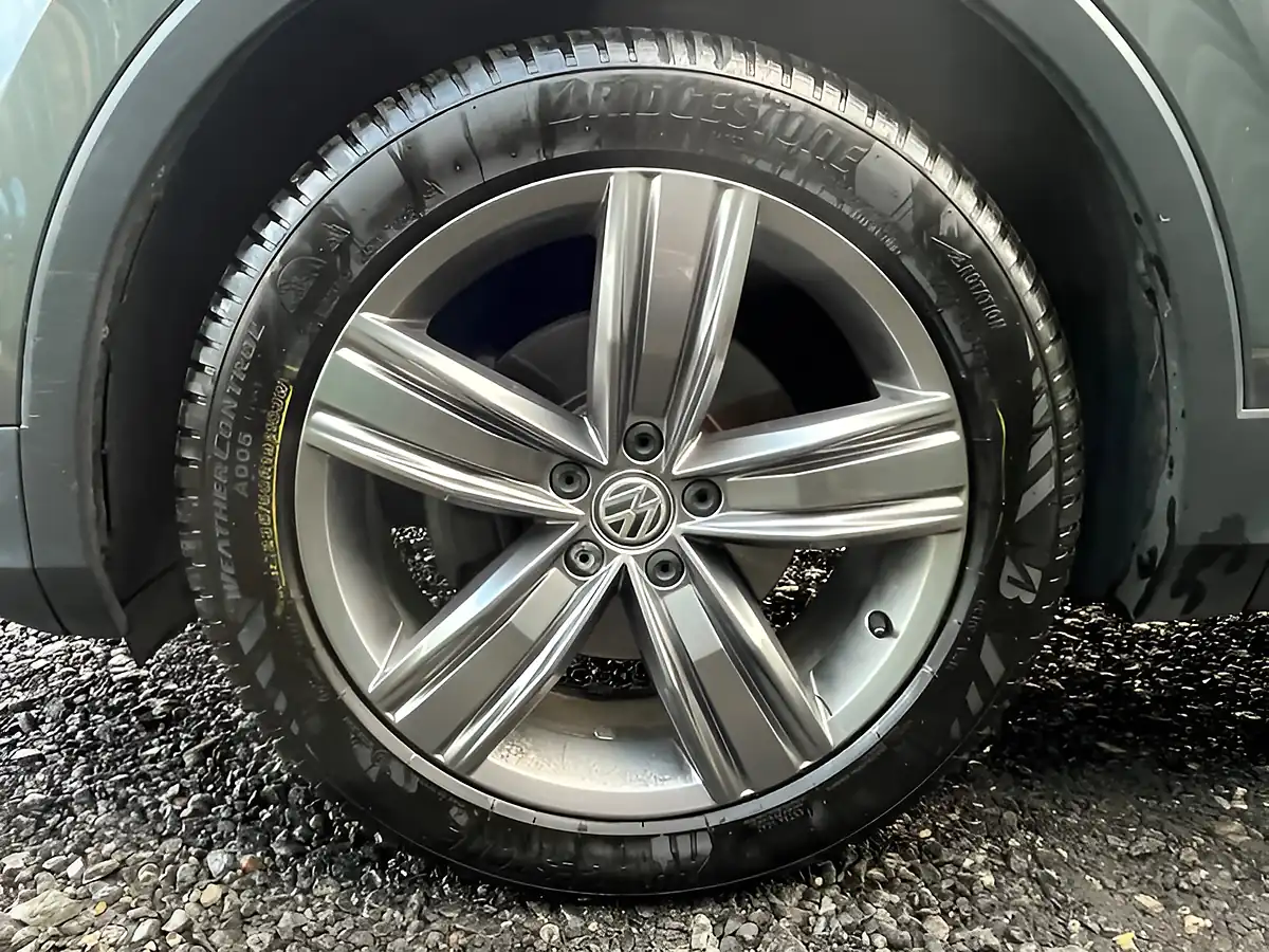 Used 2019 Volkswagen Tiguan Match Grey - Interior and Exterior details 10