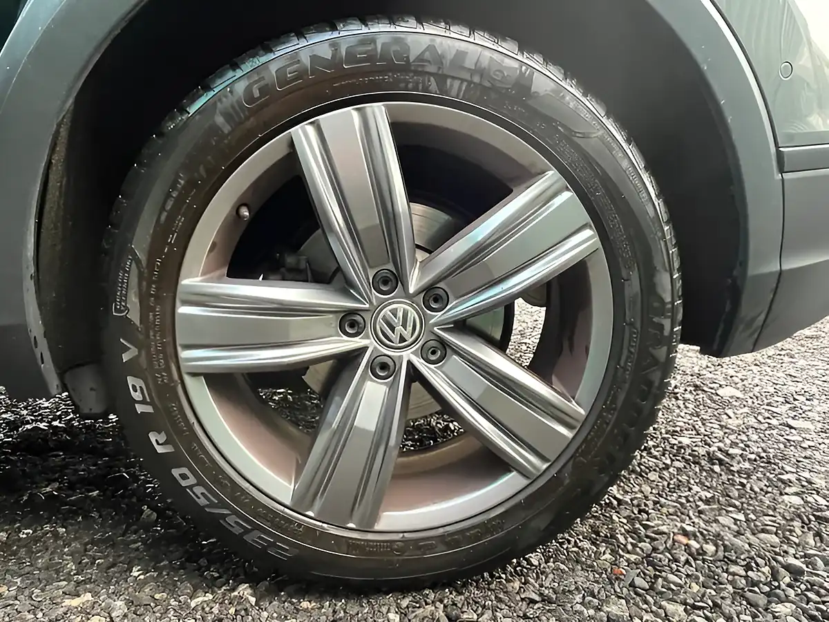 Used 2019 Volkswagen Tiguan Match Grey - Interior and Exterior details 13