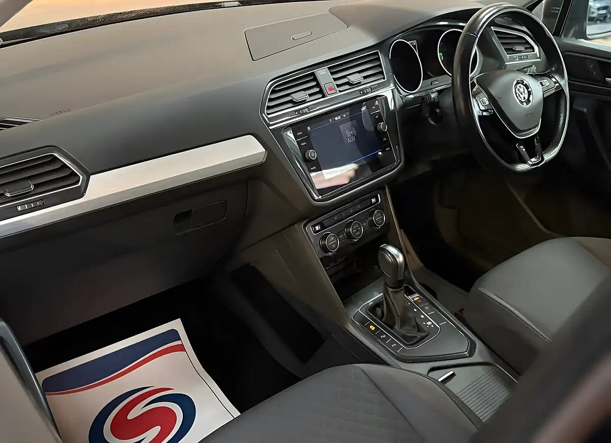Used 2019 Volkswagen Tiguan Match Grey - Interior and Exterior details 17