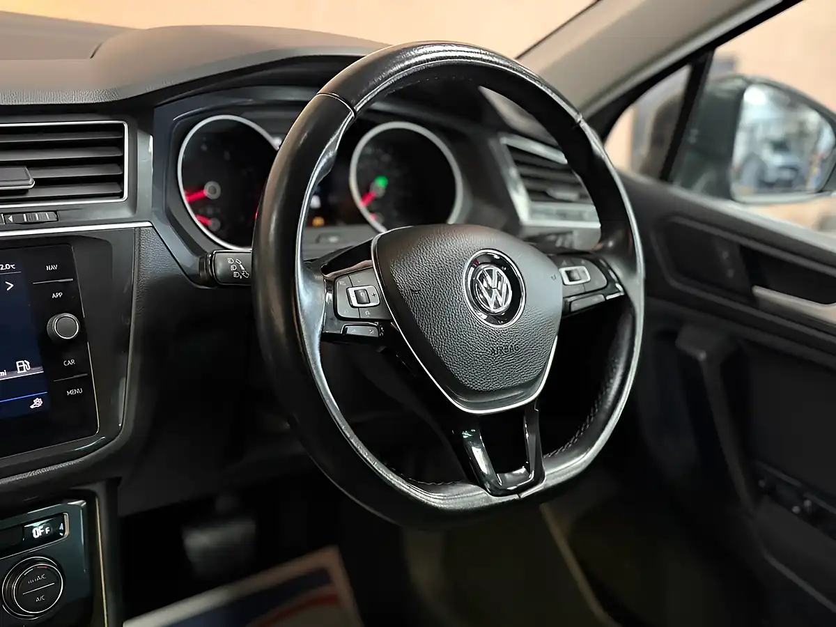 Used 2019 Volkswagen Tiguan Match Grey - Interior and Exterior details 8