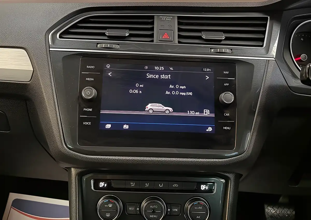 Used 2019 Volkswagen Tiguan Match Grey - Interior and Exterior details 9