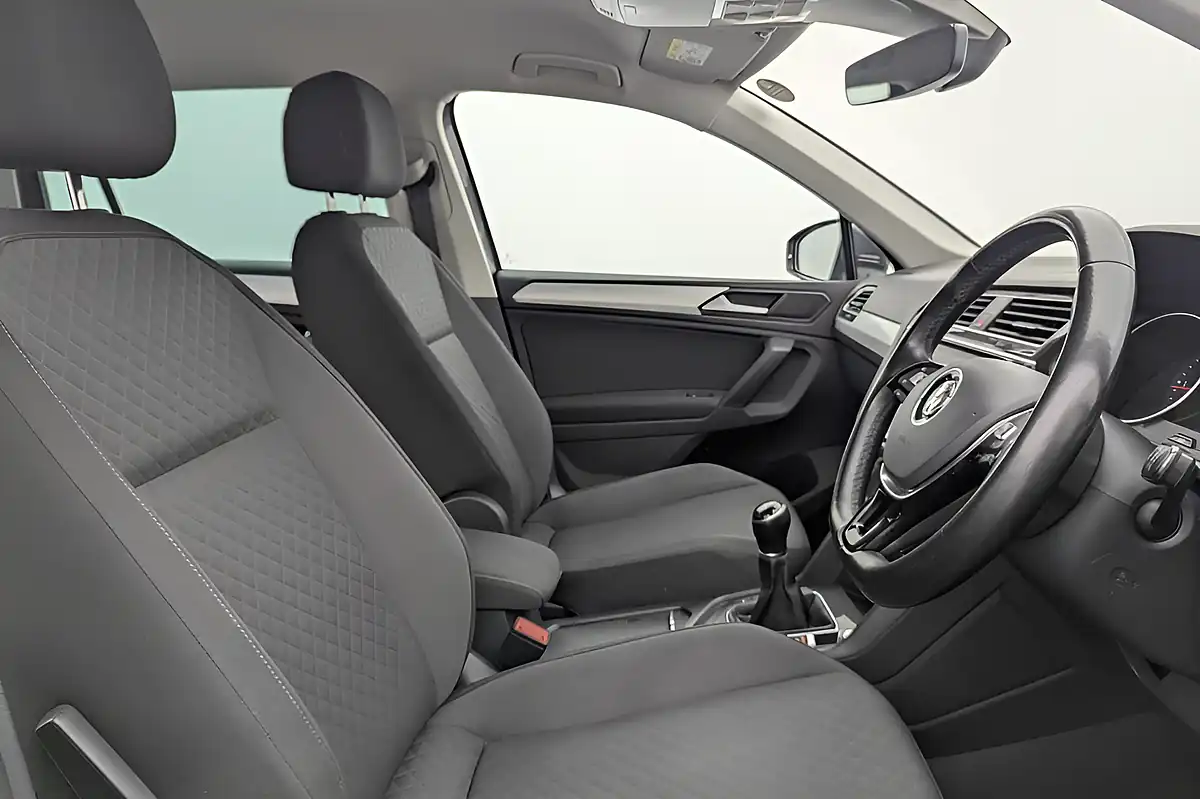 Used 2019 Volkswagen Tiguan Match Indium Grey - Interior and Exterior details 13