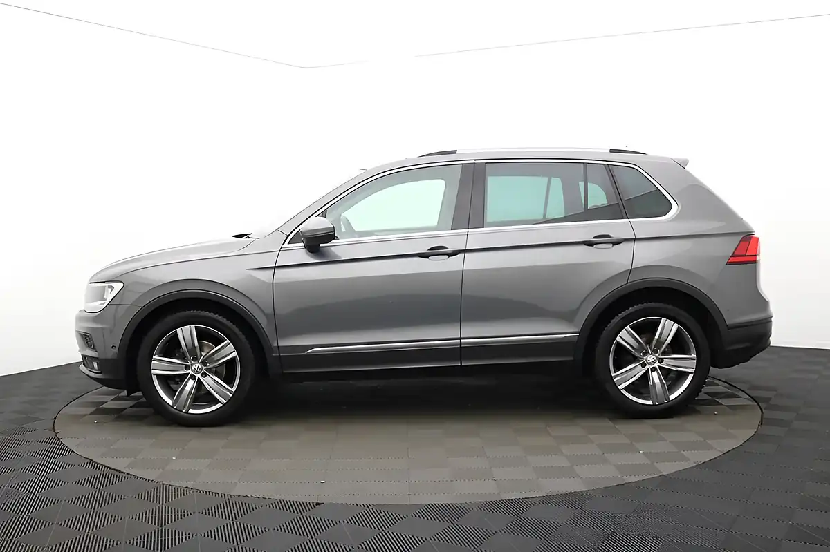 Used 2019 Volkswagen Tiguan Match Indium Grey - Interior and Exterior details 6
