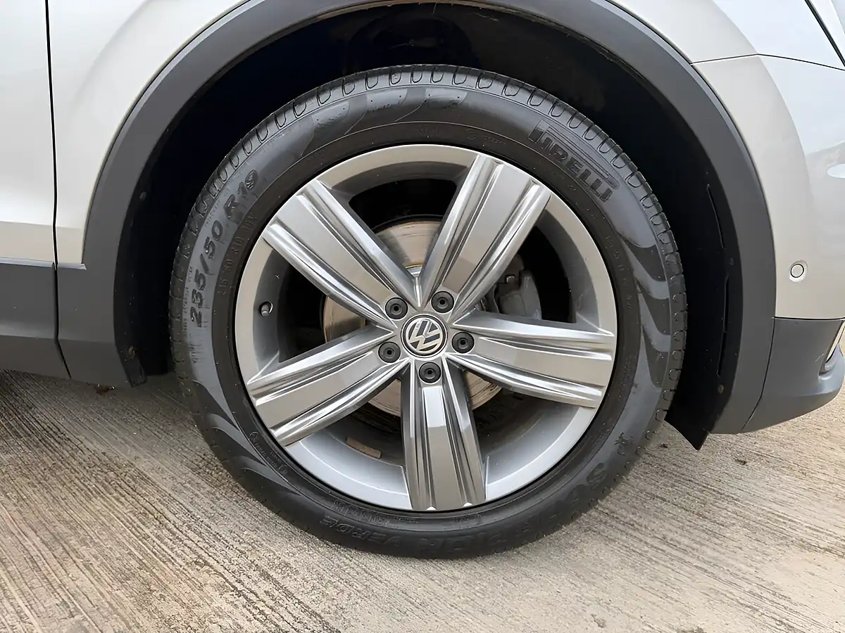 Used 2019 Volkswagen Tiguan Match Silver - Interior and Exterior details 10