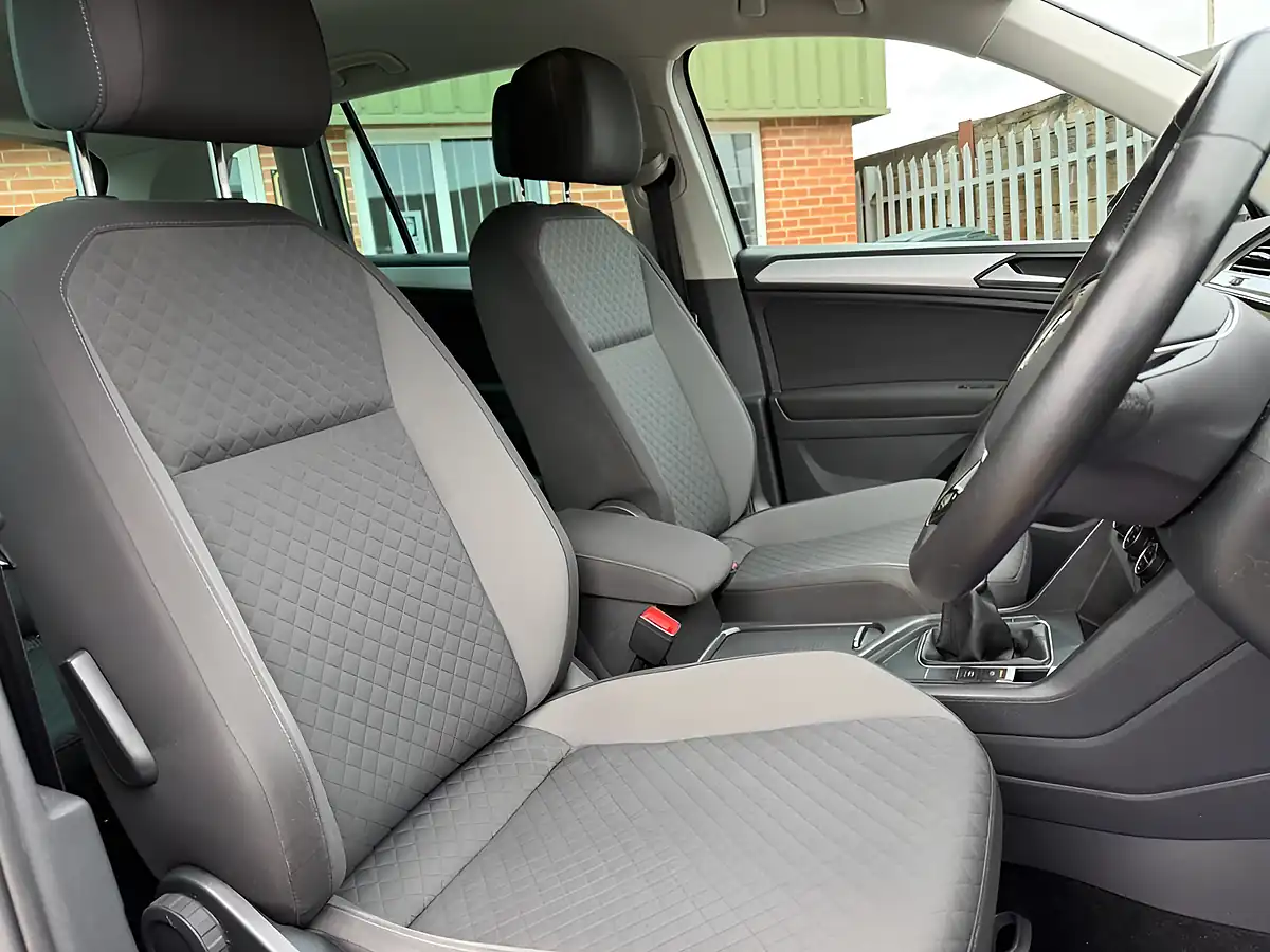 Used 2019 Volkswagen Tiguan Match Silver - Interior and Exterior details 11