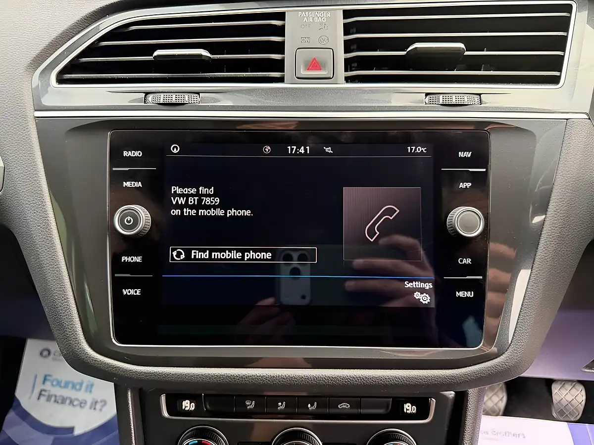 Used 2019 Volkswagen Tiguan Match Silver - Interior and Exterior details 13