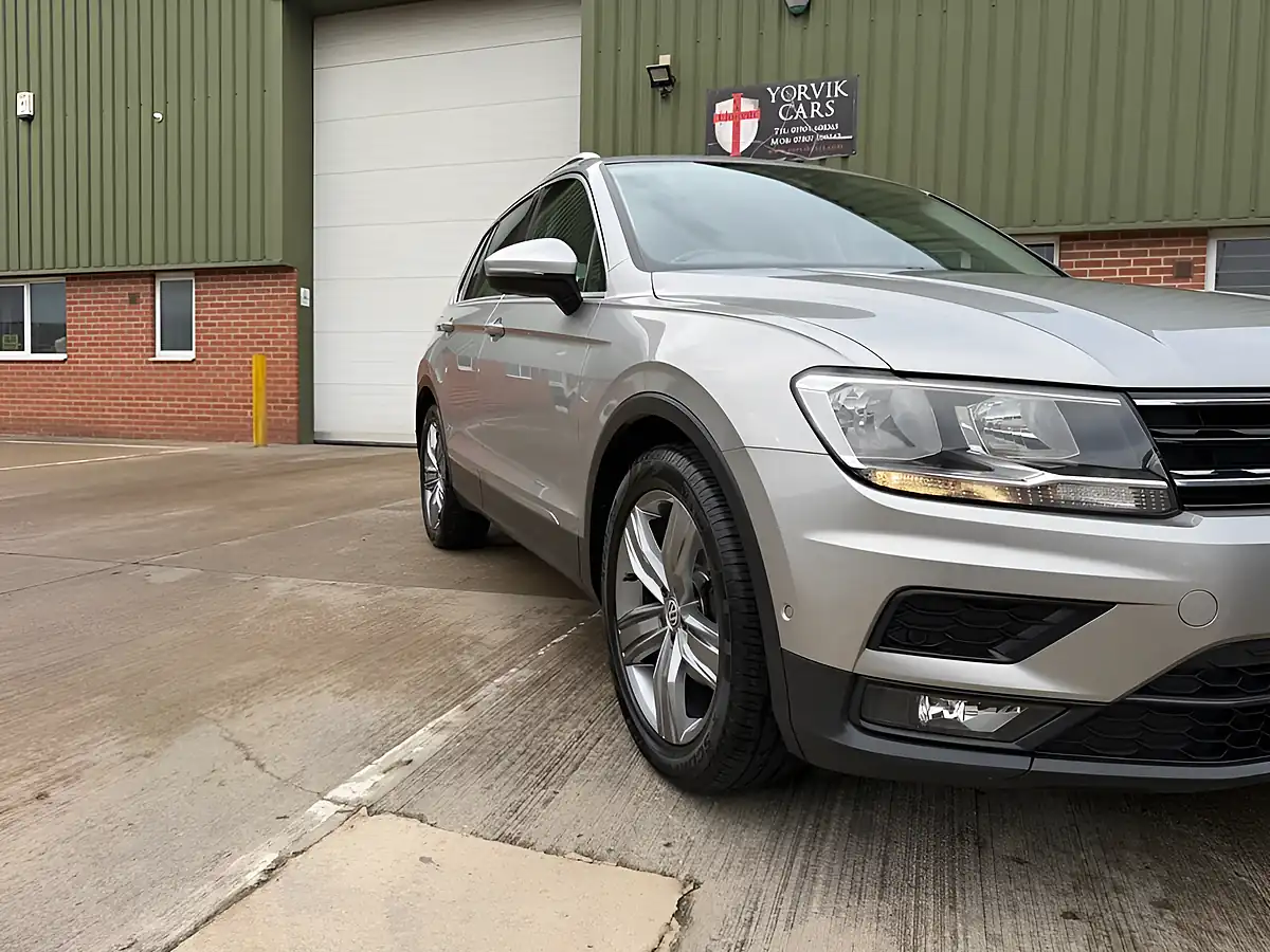 Used 2019 Volkswagen Tiguan Match Silver - Interior and Exterior details 19