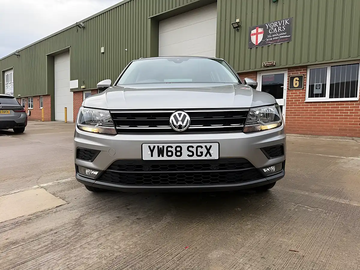 Used 2019 Volkswagen Tiguan Match Silver - Interior and Exterior details 5