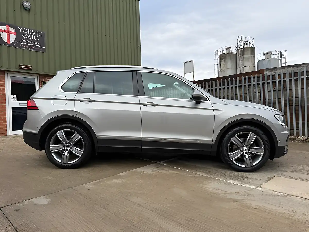 Used 2019 Volkswagen Tiguan Match Silver - Interior and Exterior details 7
