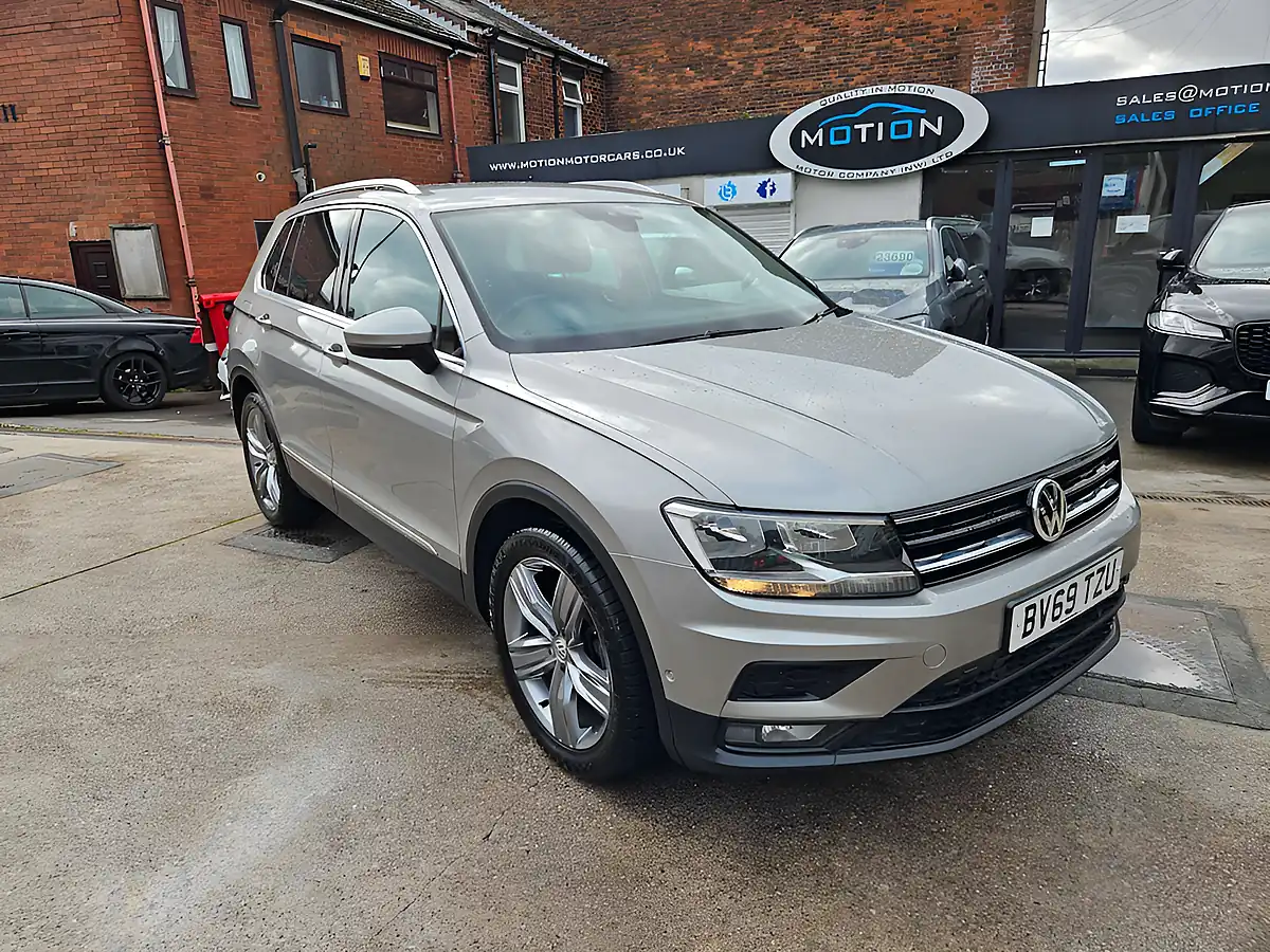 Used 2019 Volkswagen Tiguan Match Silver - Front View