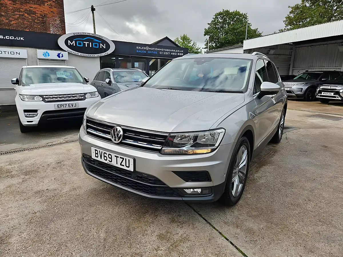 Used 2019 Volkswagen Tiguan Match Silver - Interior and Exterior details 11