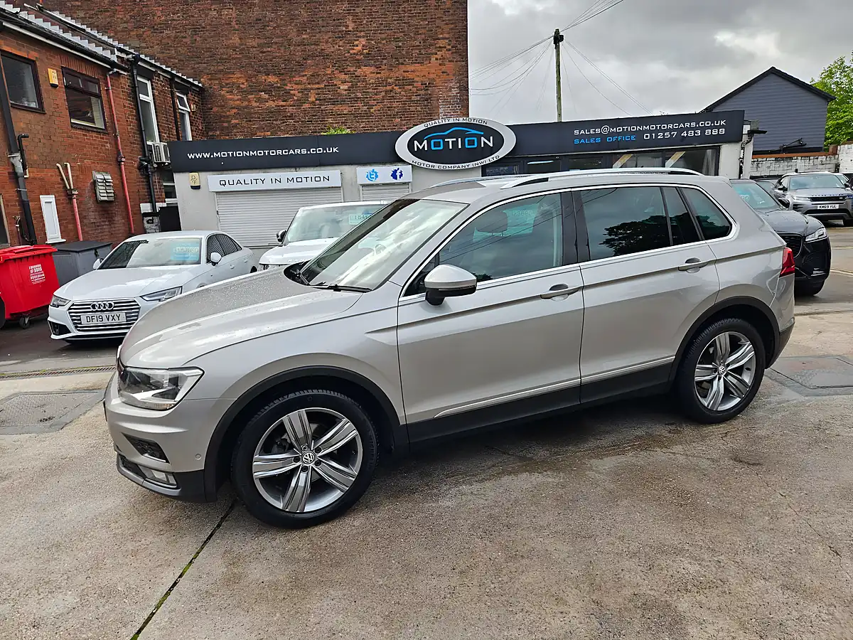 Used 2019 Volkswagen Tiguan Match Silver - Interior and Exterior details 14