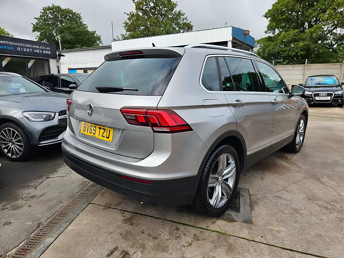 Used 2019 Volkswagen Tiguan Match Silver - Interior and Exterior details 15