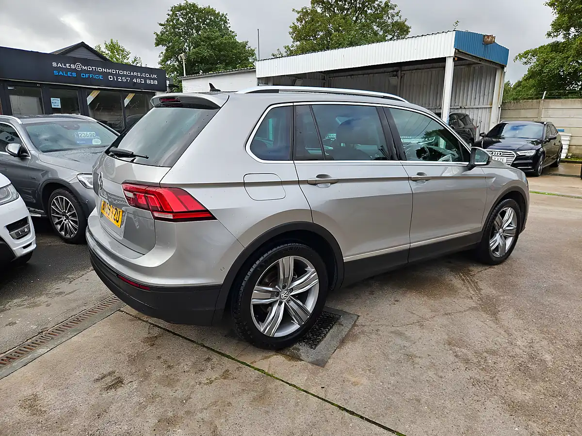 Used 2019 Volkswagen Tiguan Match Silver - Interior and Exterior details 16