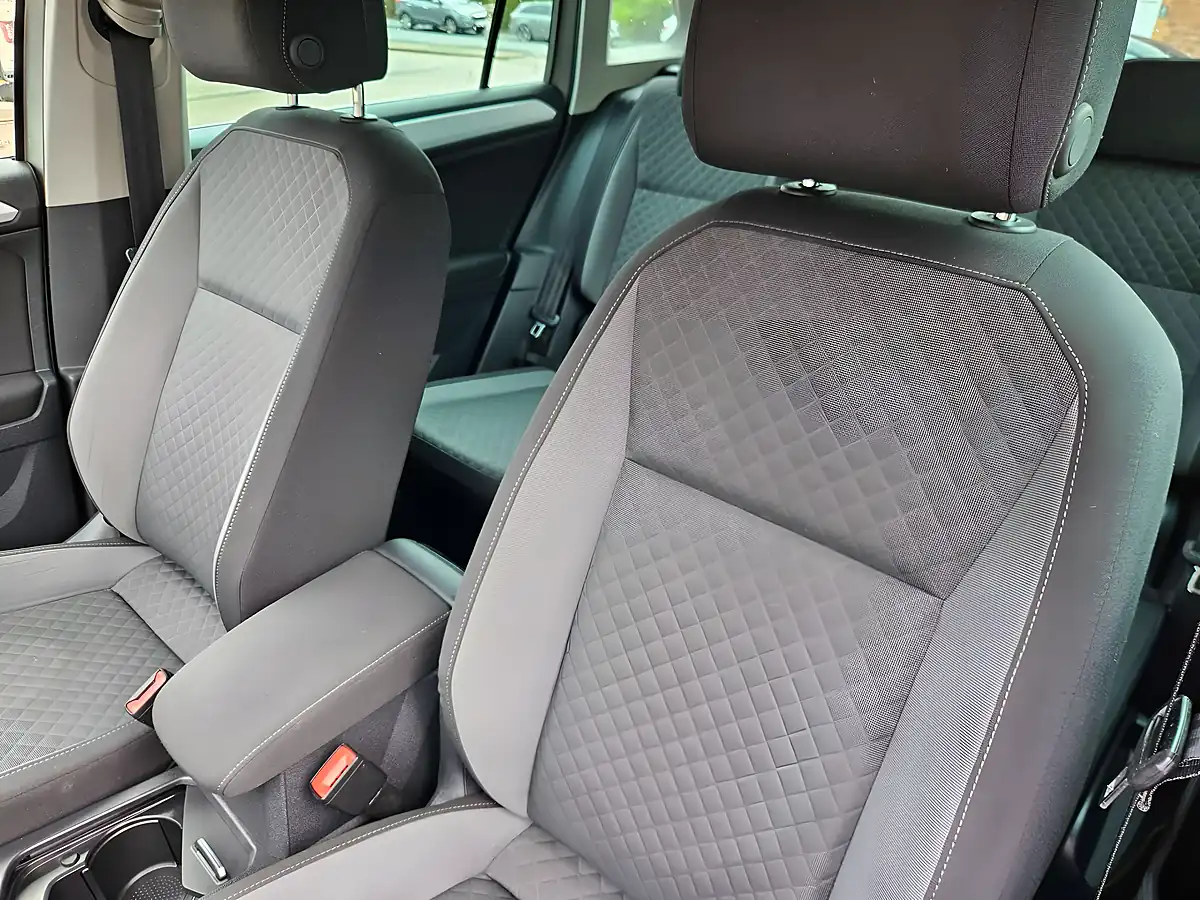 Used 2019 Volkswagen Tiguan Match Silver - Interior and Exterior details 19