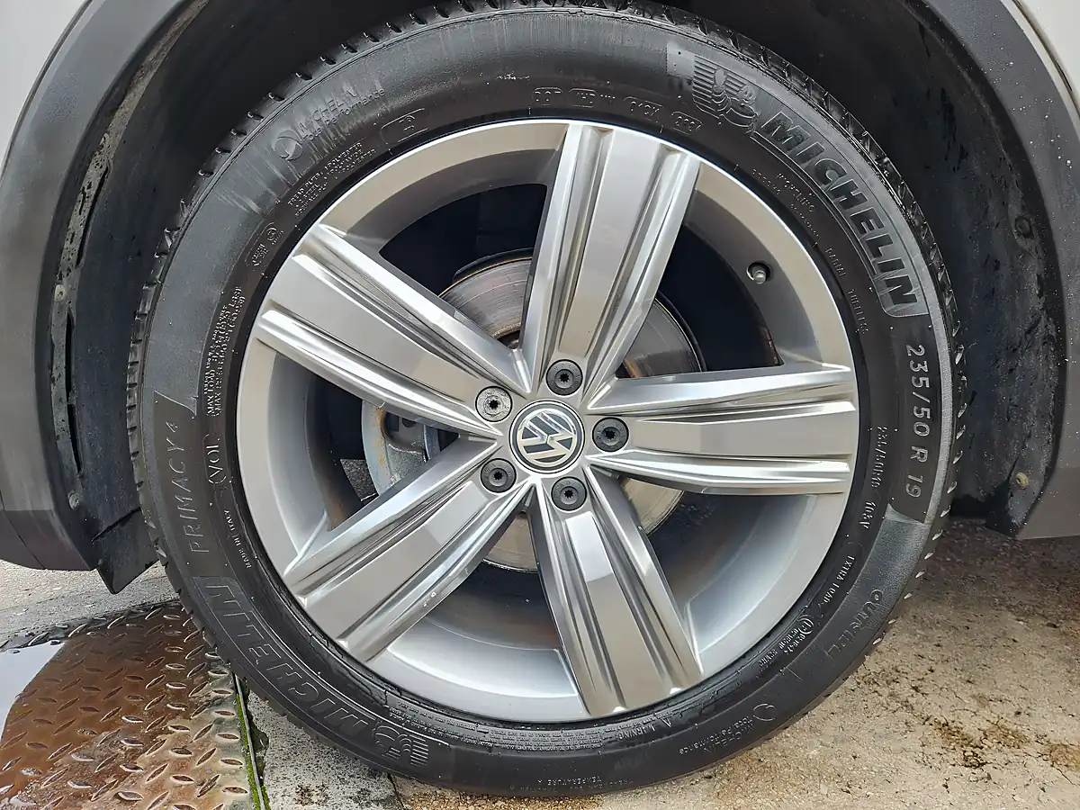 Used 2019 Volkswagen Tiguan Match Silver - Interior and Exterior details 20