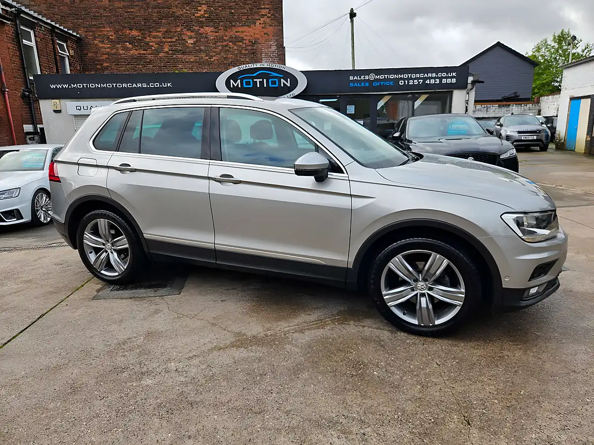 Used 2019 Volkswagen Tiguan Match Silver - Interior and Exterior details 9