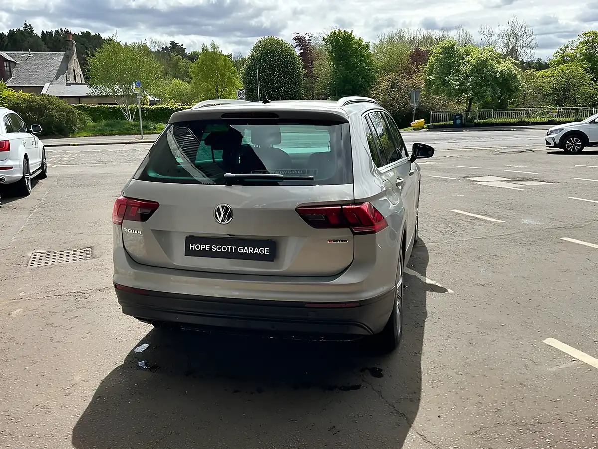 Used 2019 Volkswagen Tiguan Match Silver - Interior and Exterior details 13
