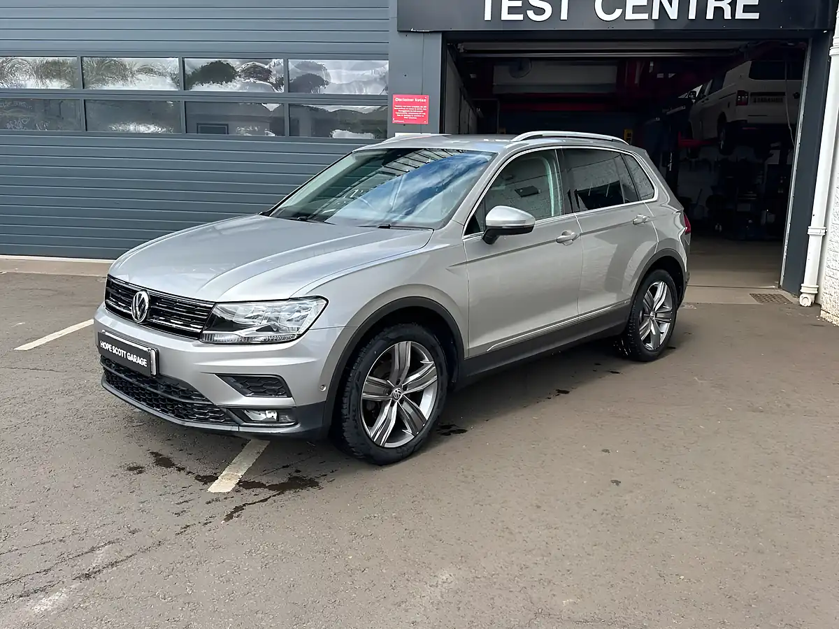 Used 2019 Volkswagen Tiguan Match Silver - Interior and Exterior details 17