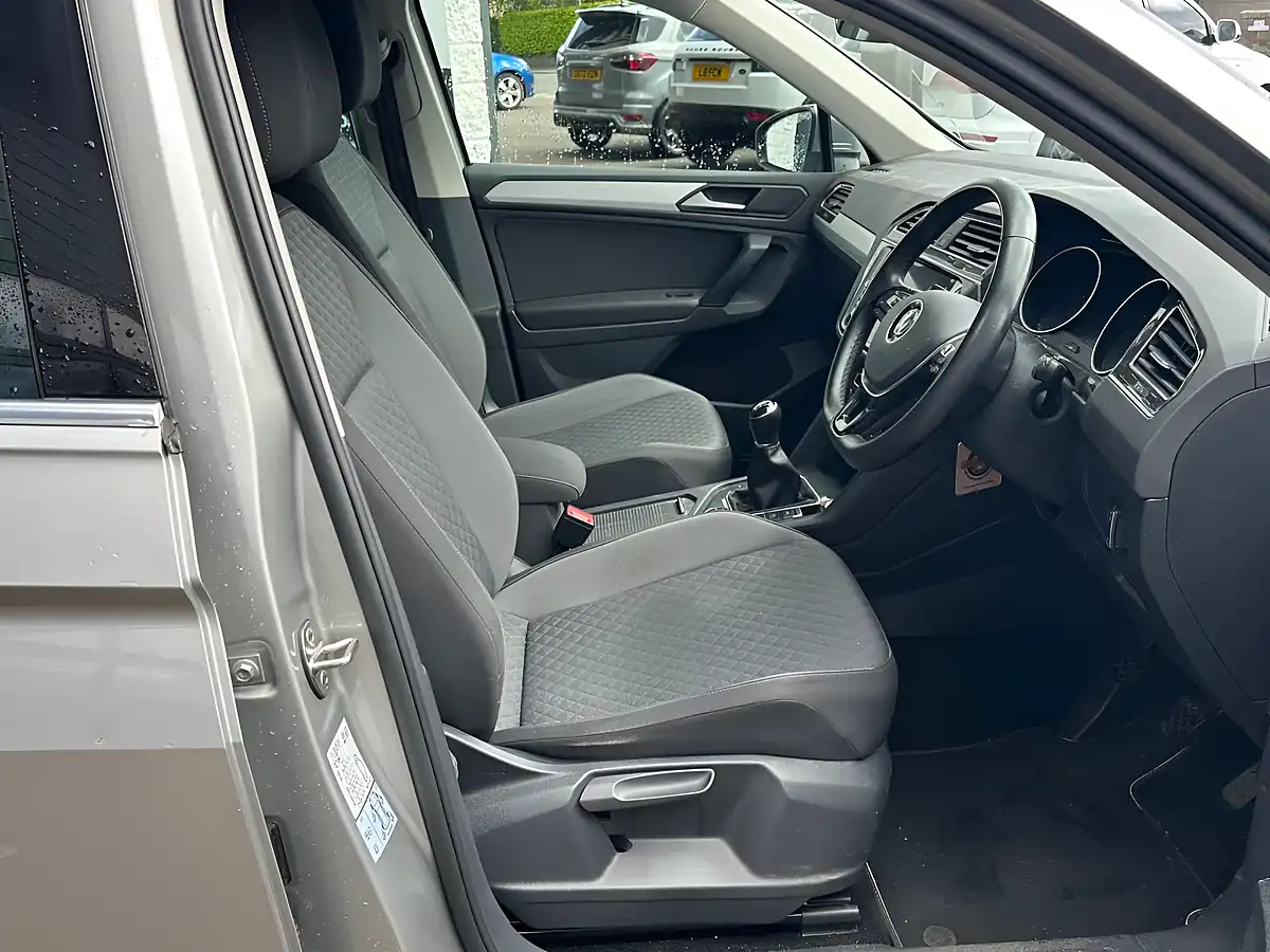 Used 2019 Volkswagen Tiguan Match Silver - Interior and Exterior details 18