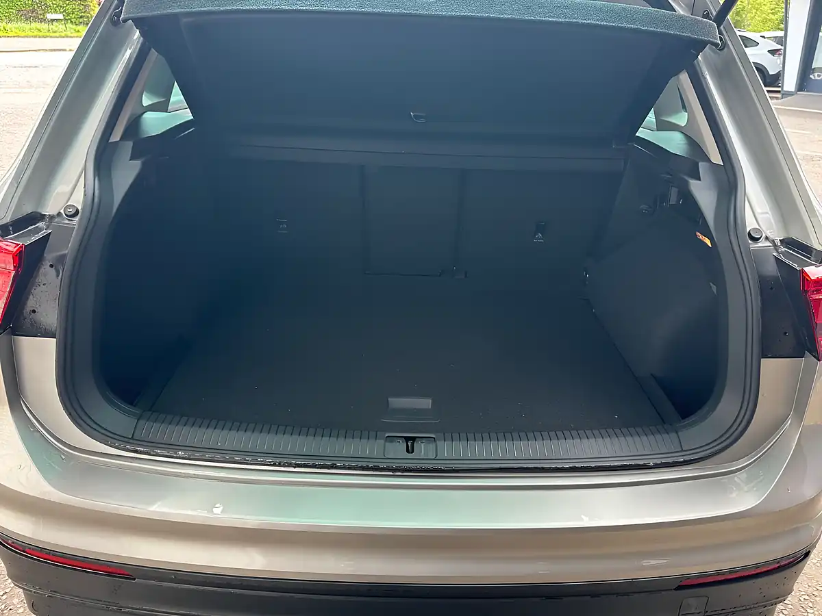 Used 2019 Volkswagen Tiguan Match Silver - Interior and Exterior details 20