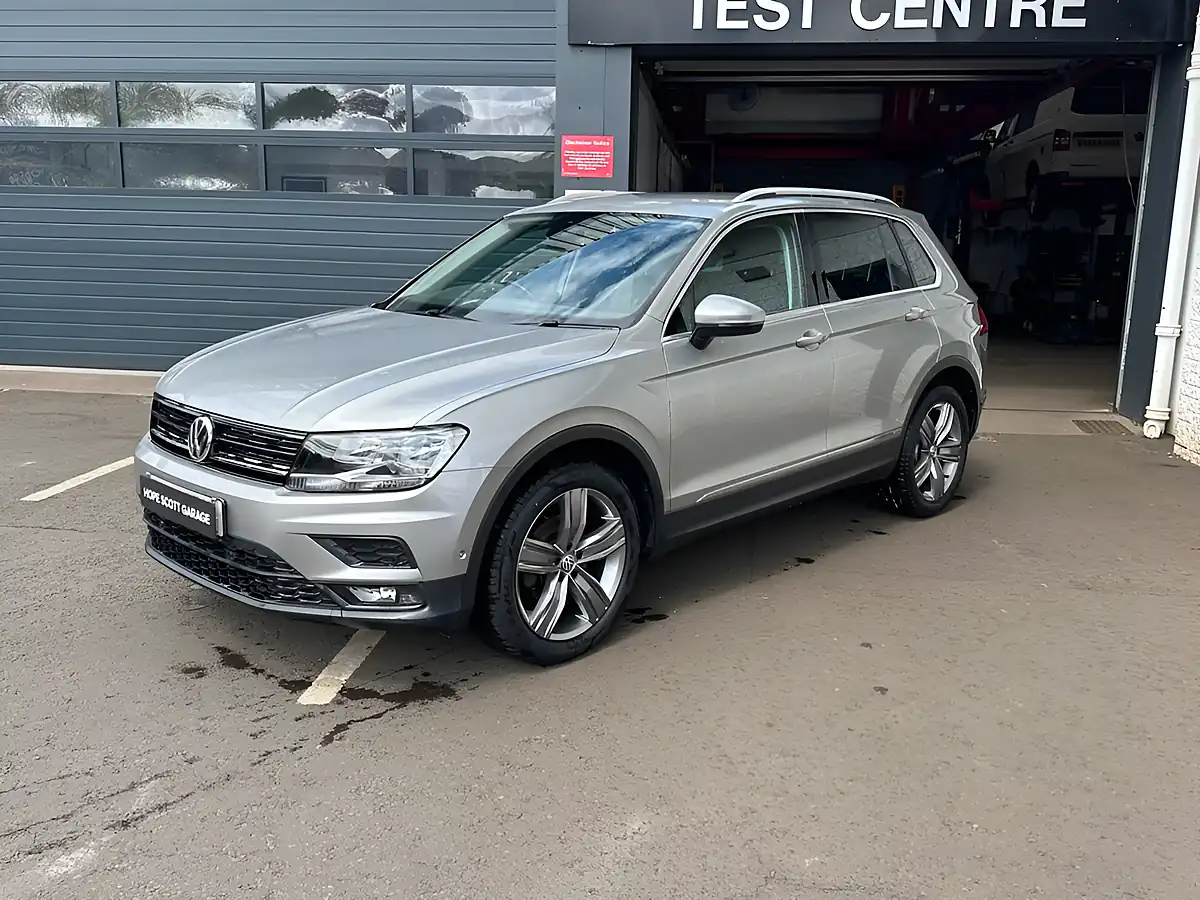 Used 2019 Volkswagen Tiguan Match Silver - Interior and Exterior details 5