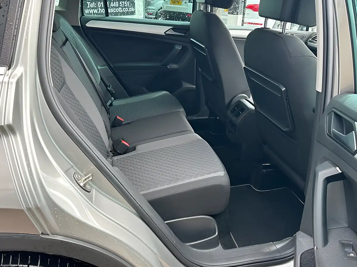 Used 2019 Volkswagen Tiguan Match Silver - Interior and Exterior details 9
