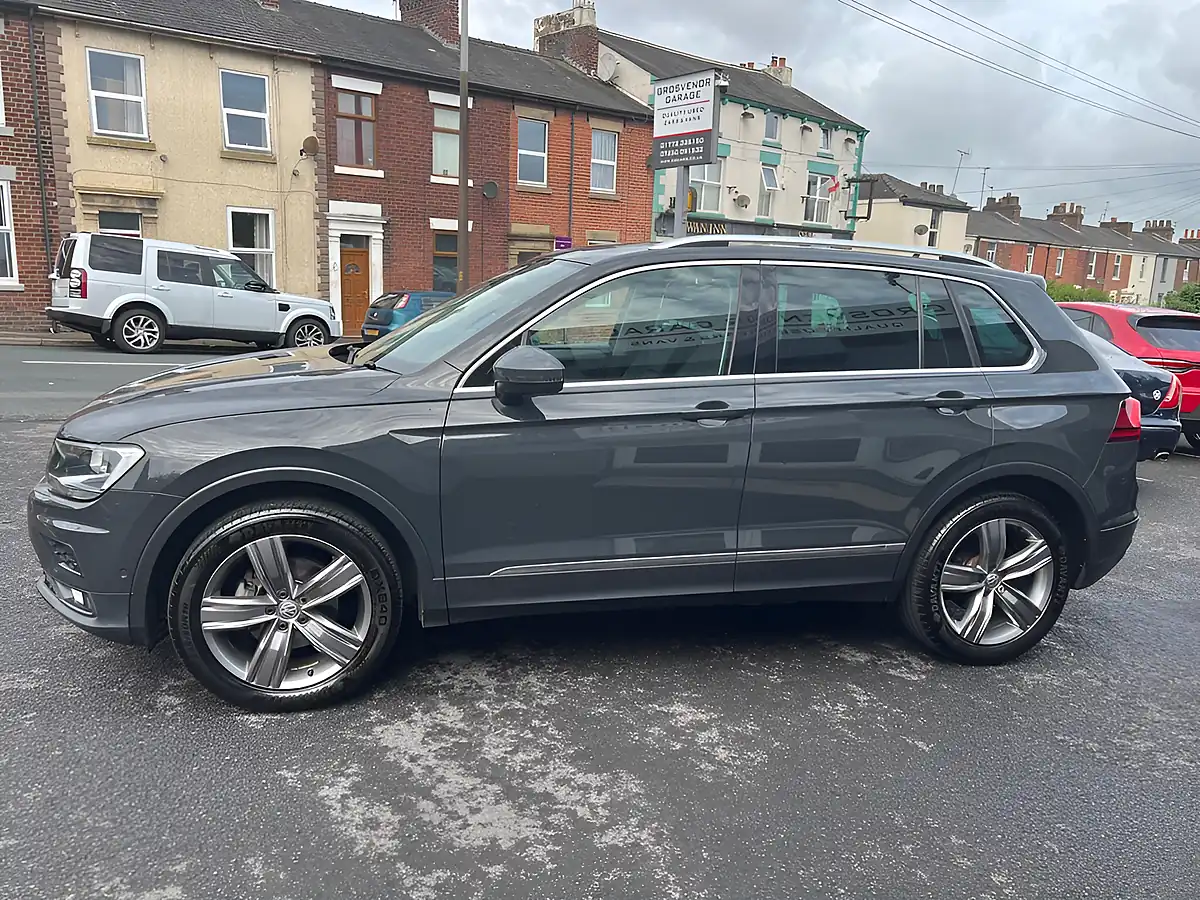 Used 2019 Volkswagen Tiguan Match Urano Grey - Interior and Exterior details 4