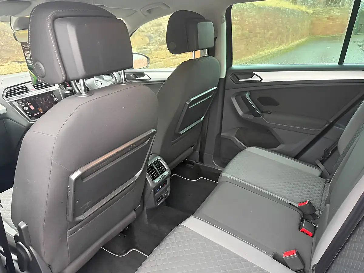 Used 2019 Volkswagen Tiguan Match Urano Grey - Interior and Exterior details 10