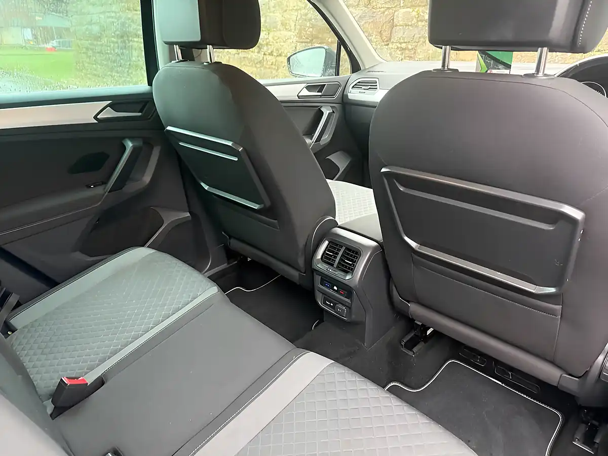 Used 2019 Volkswagen Tiguan Match Urano Grey - Interior and Exterior details 12