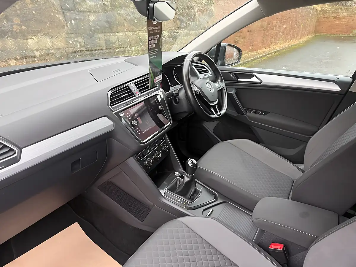 Used 2019 Volkswagen Tiguan Match Urano Grey - Interior and Exterior details 15