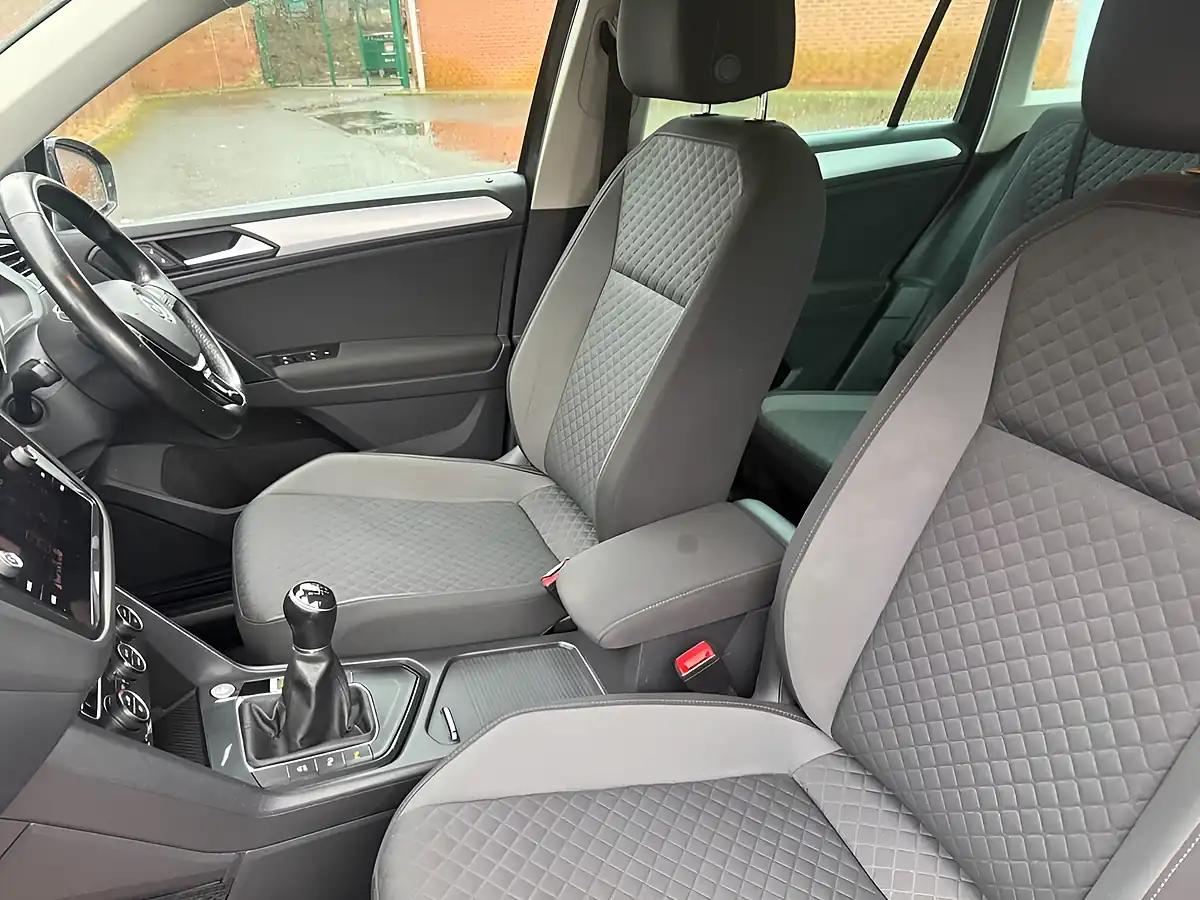 Used 2019 Volkswagen Tiguan Match Urano Grey - Interior and Exterior details 16