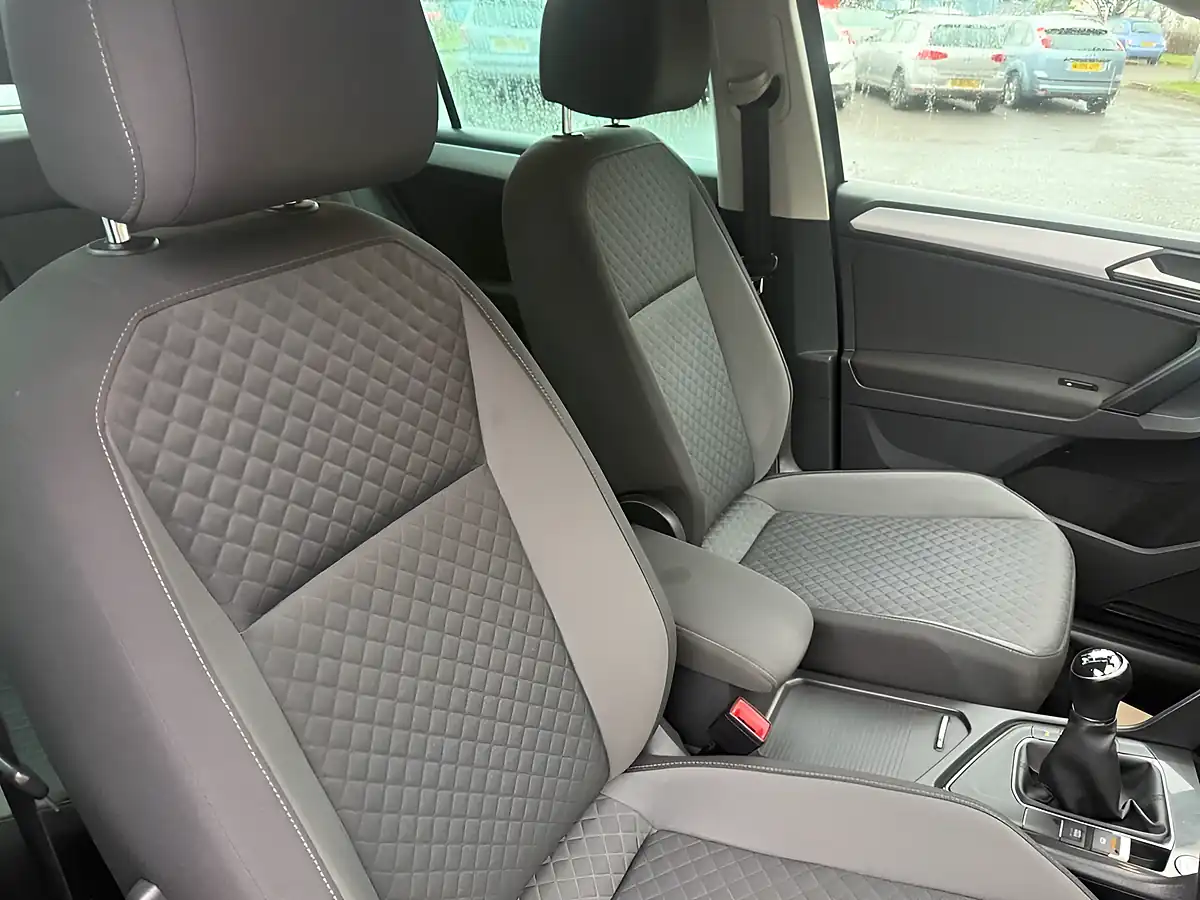 Used 2019 Volkswagen Tiguan Match Urano Grey - Interior and Exterior details 17