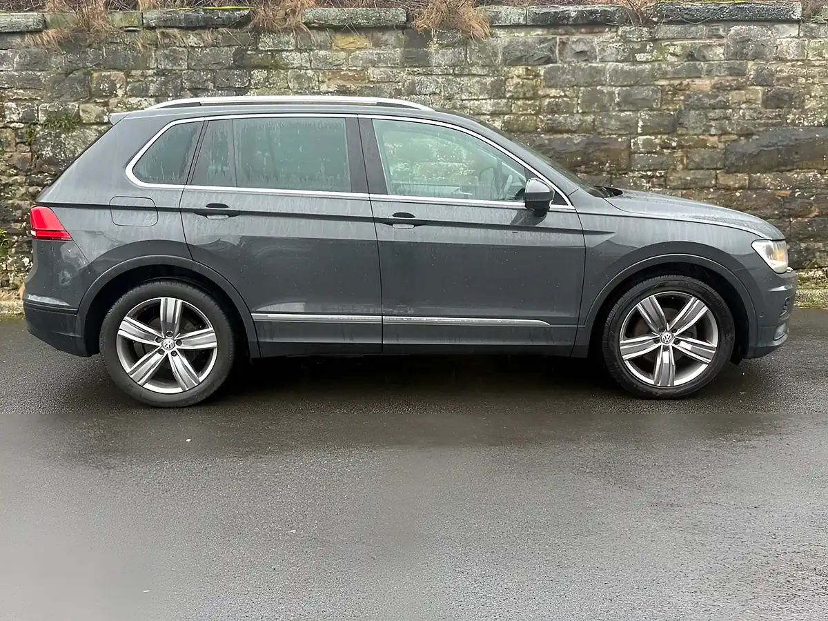 Used 2019 Volkswagen Tiguan Match Urano Grey - Interior and Exterior details 4