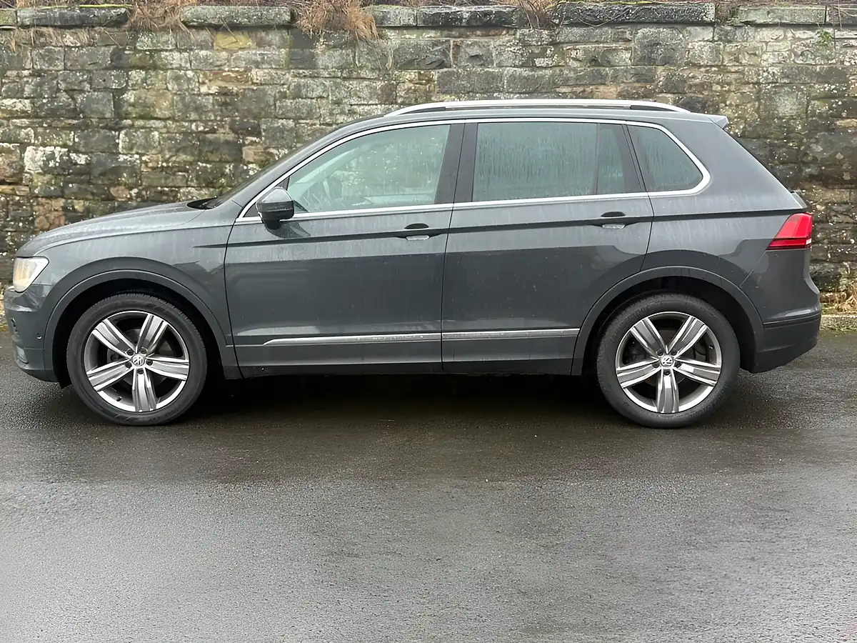 Used 2019 Volkswagen Tiguan Match Urano Grey - Interior and Exterior details 5