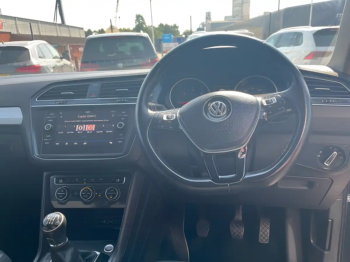 Used 2019 Volkswagen Tiguan Match Urano Grey - Interior and Exterior details 10