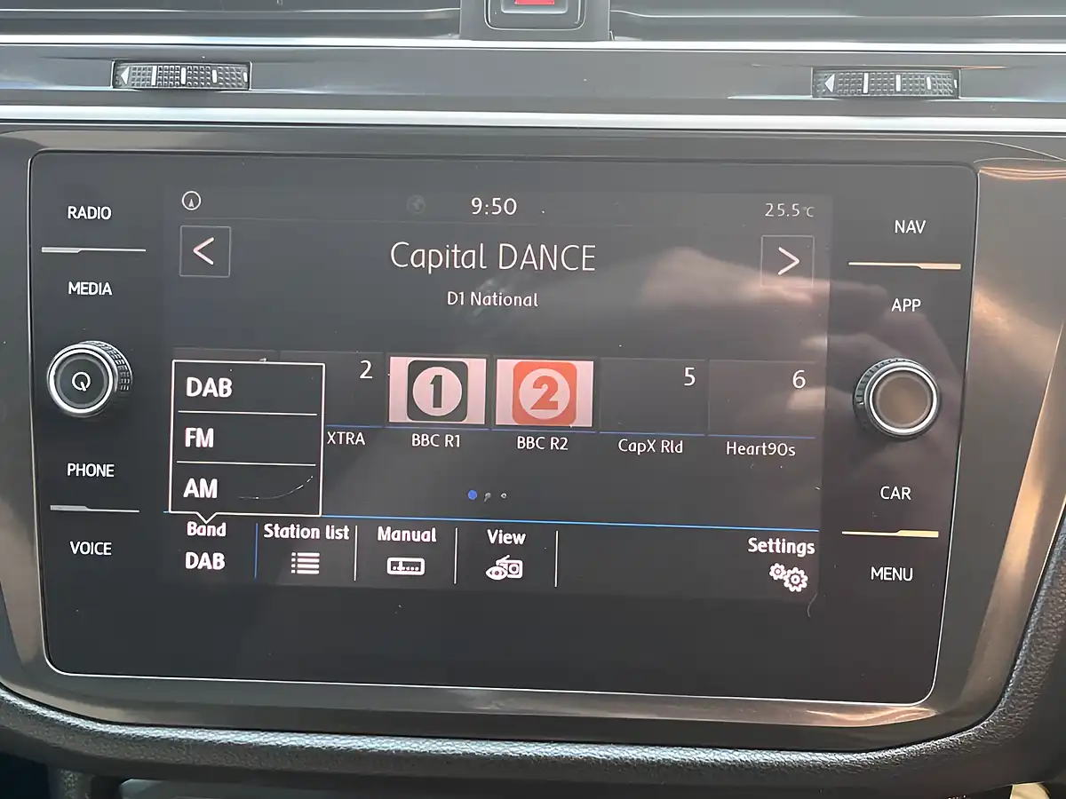 Used 2019 Volkswagen Tiguan Match Urano Grey - Interior and Exterior details 16