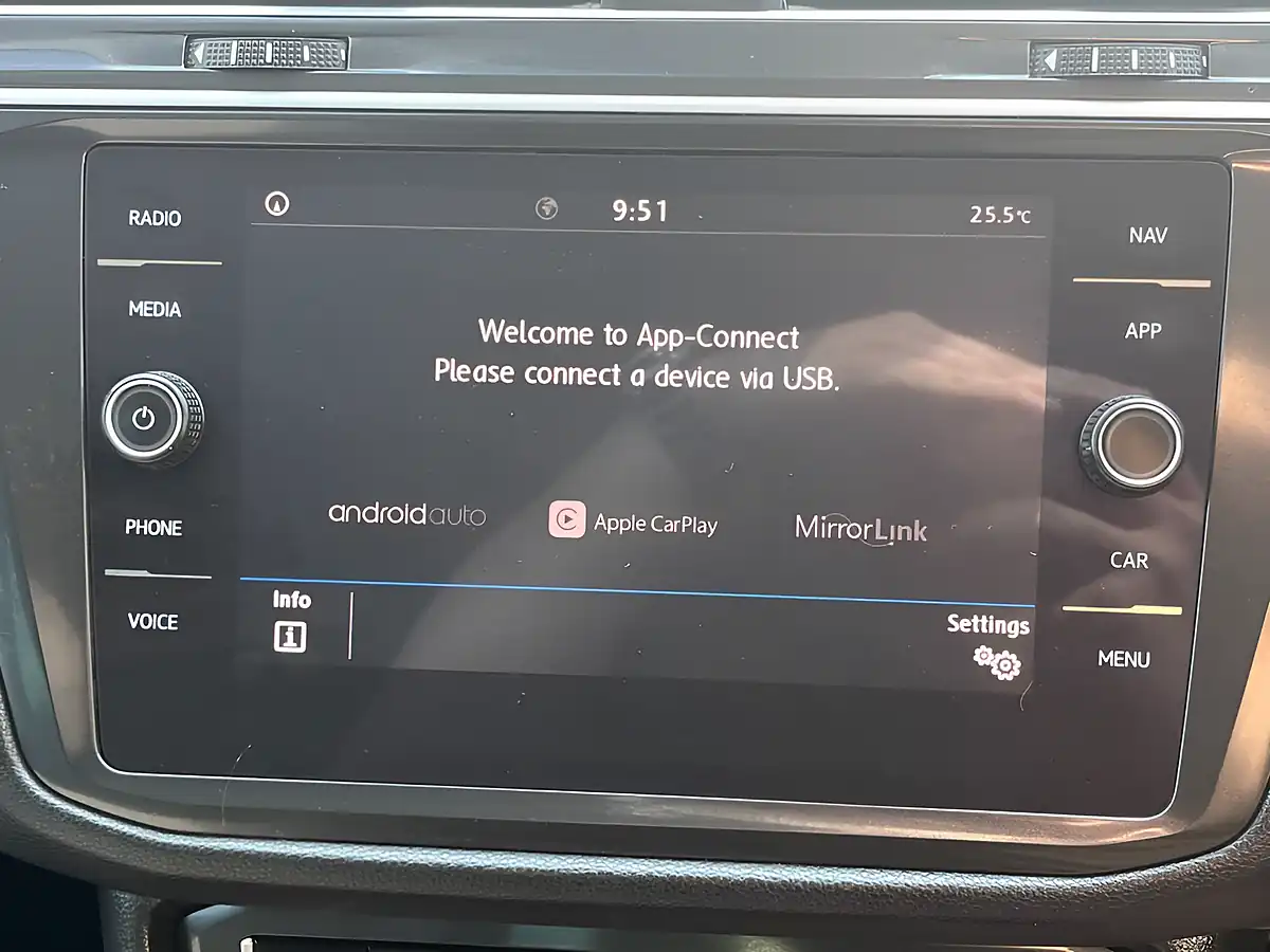 Used 2019 Volkswagen Tiguan Match Urano Grey - Interior and Exterior details 18