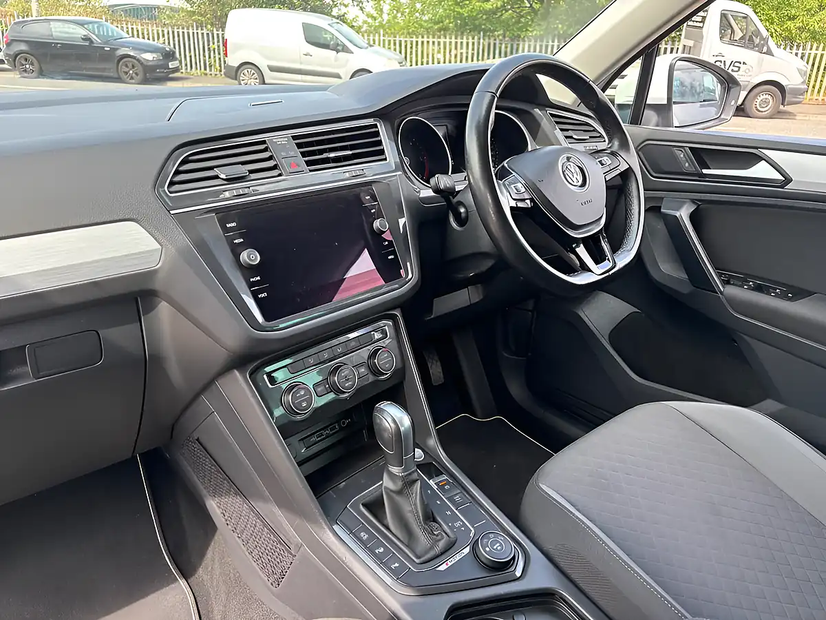 Used 2019 Volkswagen Tiguan Match White - Interior and Exterior details 14