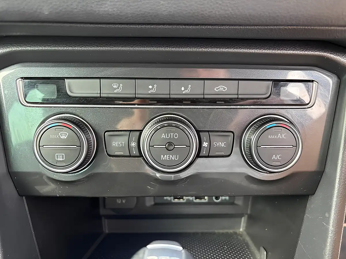 Used 2019 Volkswagen Tiguan Match White - Interior and Exterior details 15