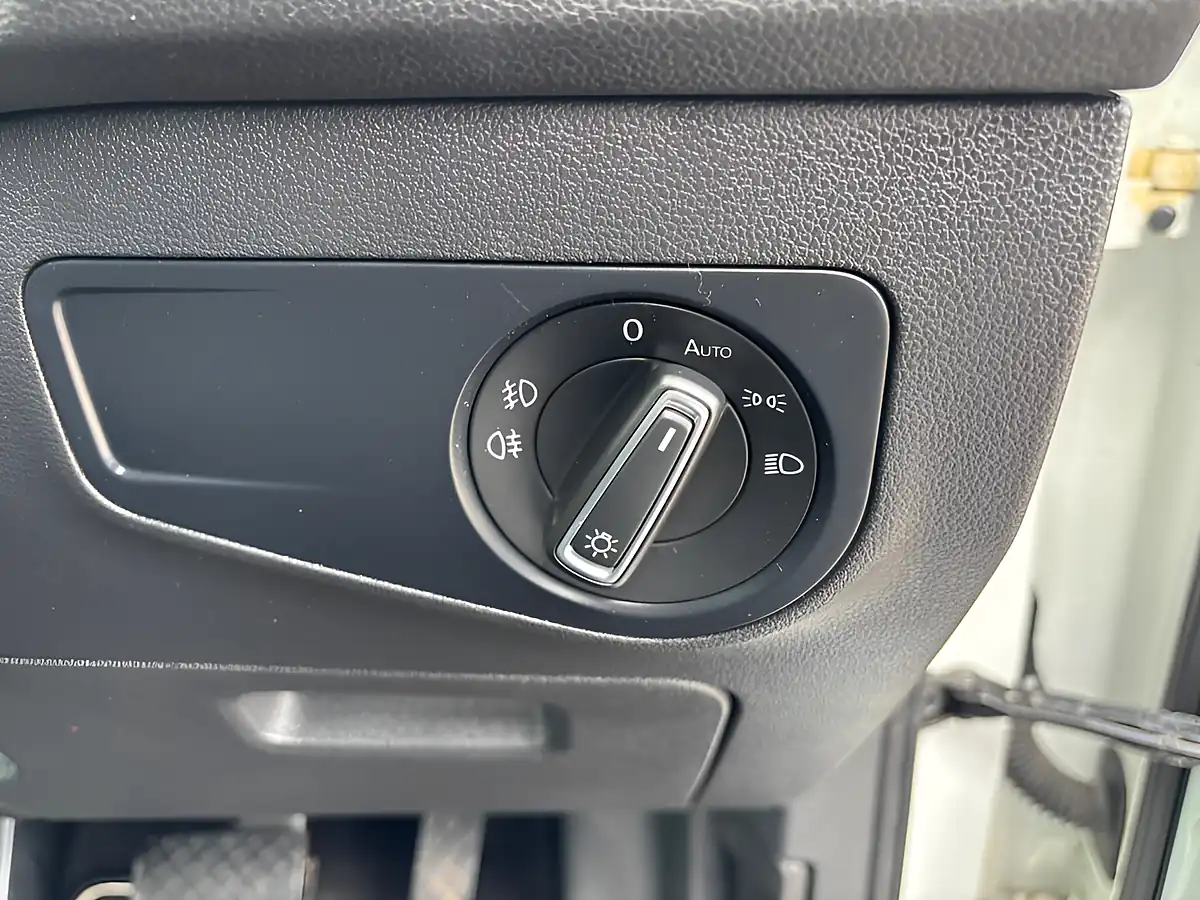 Used 2019 Volkswagen Tiguan Match White - Interior and Exterior details 16