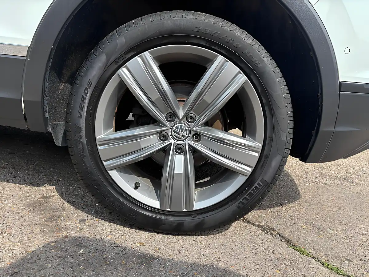 Used 2019 Volkswagen Tiguan Match White - Interior and Exterior details 5